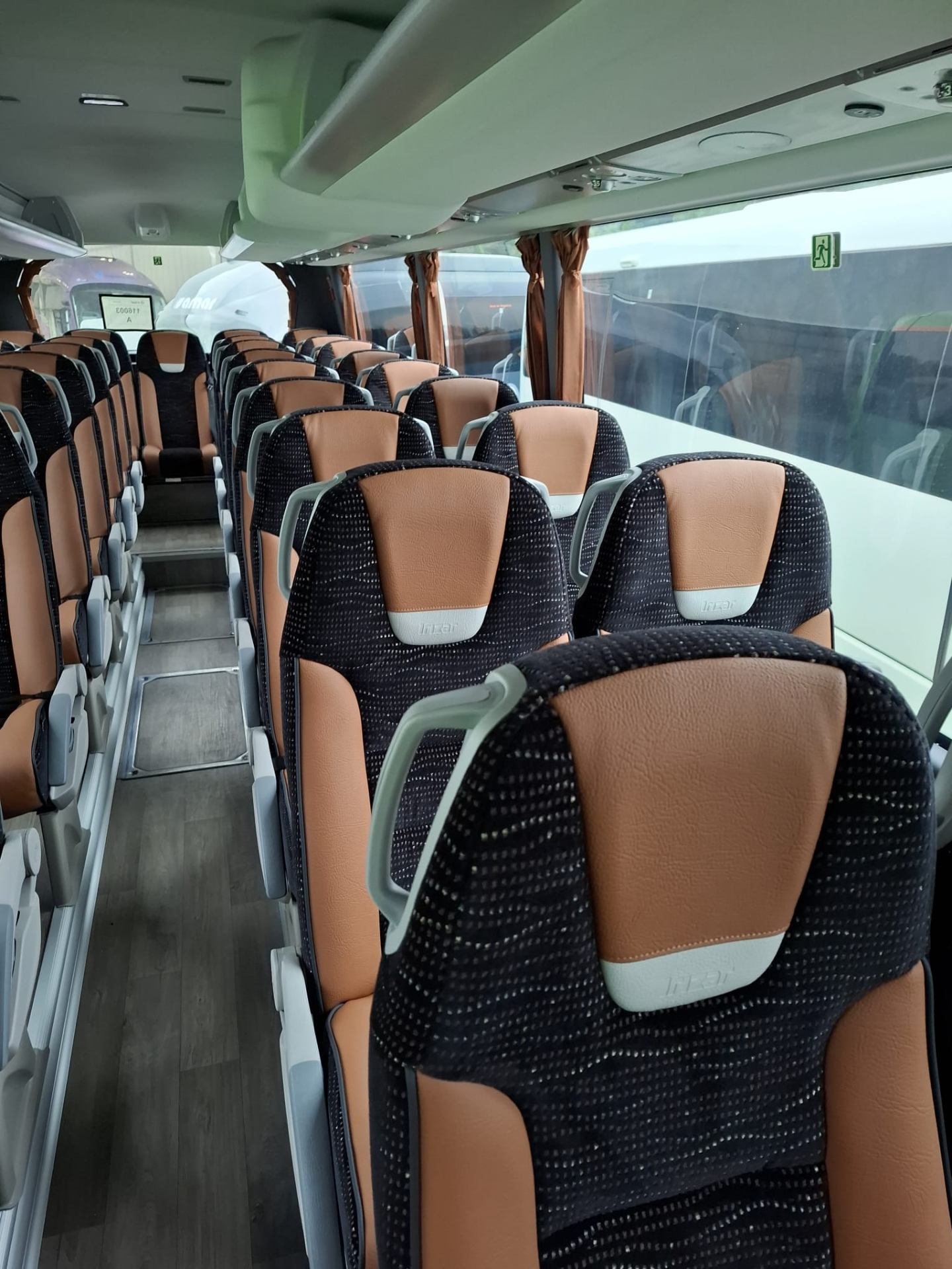 Stoelen — bruin/zwart bekleding